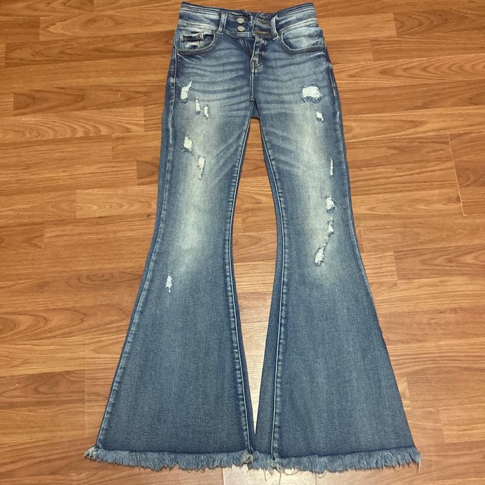 High rise super flare rancan signature denim jeans has rippled details fringe